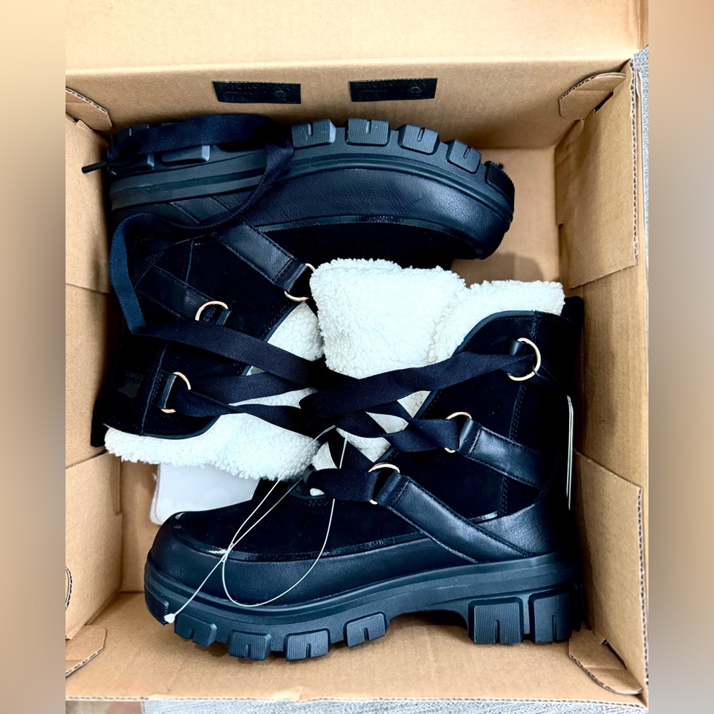 Sorel Black Shearling Cuff Lug-Sole Hiking Boot - Picture 4 of 6